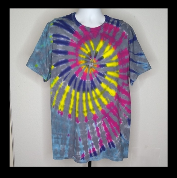 New Gildan Multicolor Tie-Dye Shirt - Picture 4 of 5